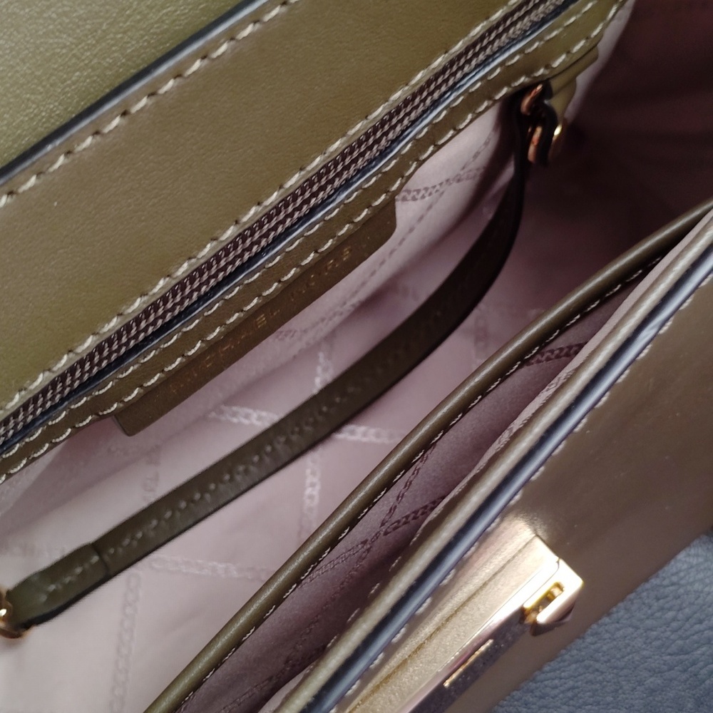 Michael Kors Crossbody Hand Bag.               💚💚 Colorblock 💚💚 - Picture 4 of 9